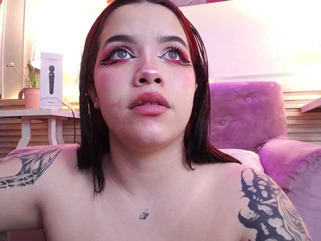 Annybutty live cam on BongaCams
