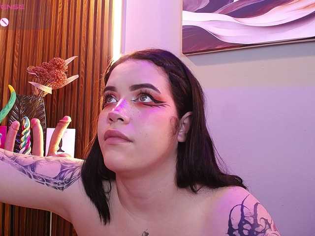 Annybutty live cam on BongaCams