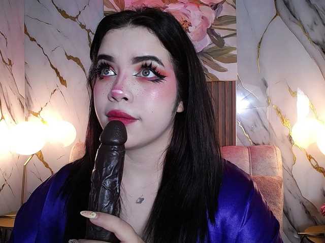 Annybutty live cam on BongaCams