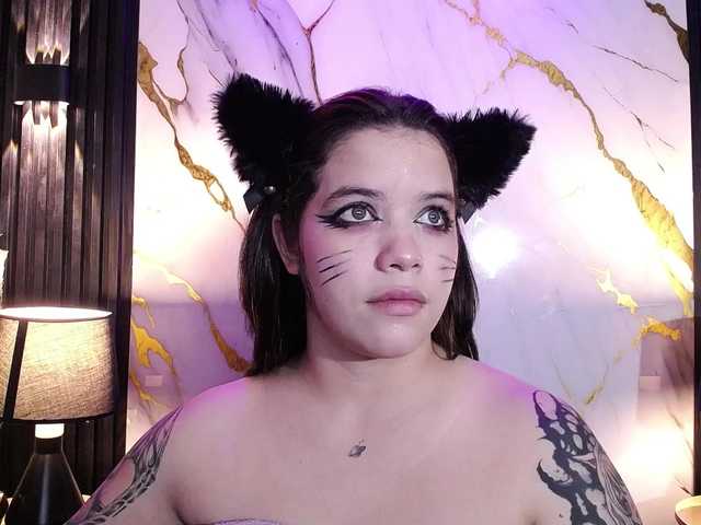 Annybutty live cam on BongaCams