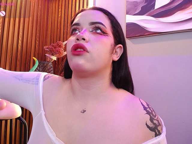 Annybutty live cam on BongaCams