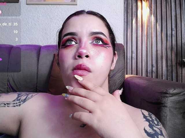 Annybutty live cam on BongaCams