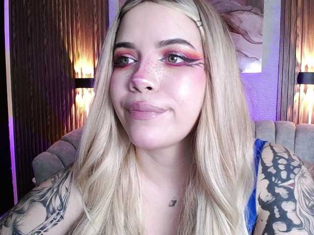 Annybutty live cam on BongaCams
