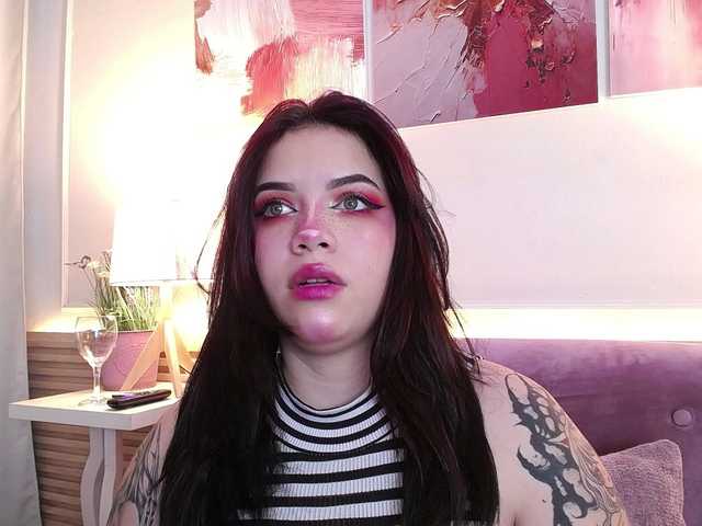 Annybutty live cam on BongaCams