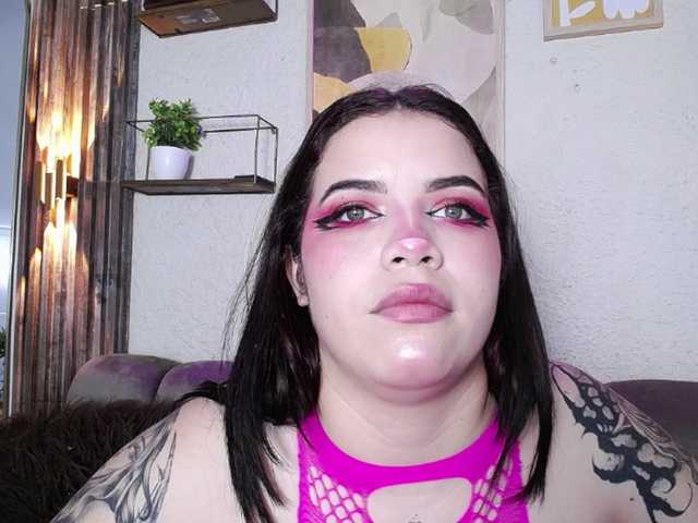 Annybutty live cam on BongaCams