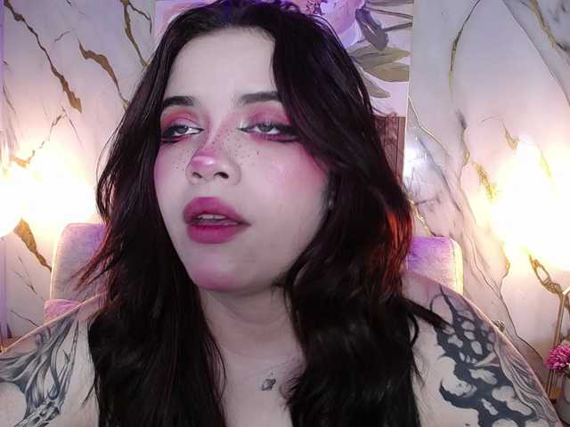 Annybutty live cam on BongaCams