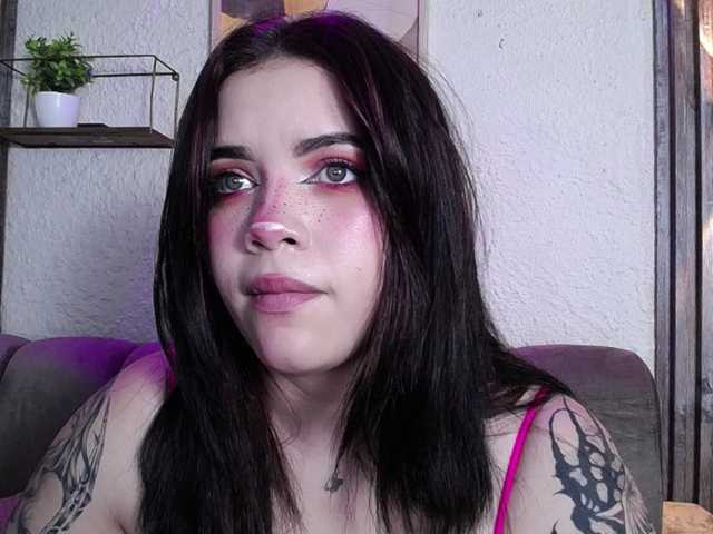 Annybutty live cam on BongaCams