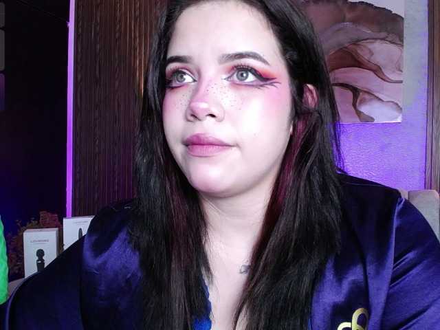 Annybutty live cam on BongaCams