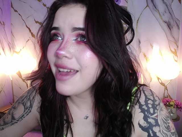Annybutty live cam on BongaCams