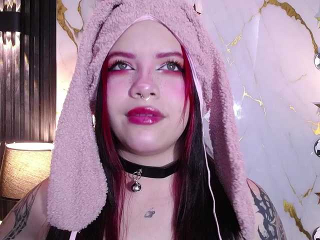 Annybutty live cam on BongaCams