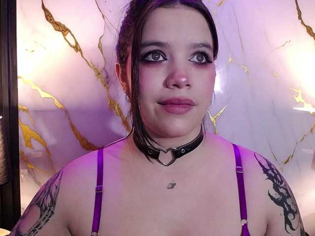 Annybutty live cam on BongaCams