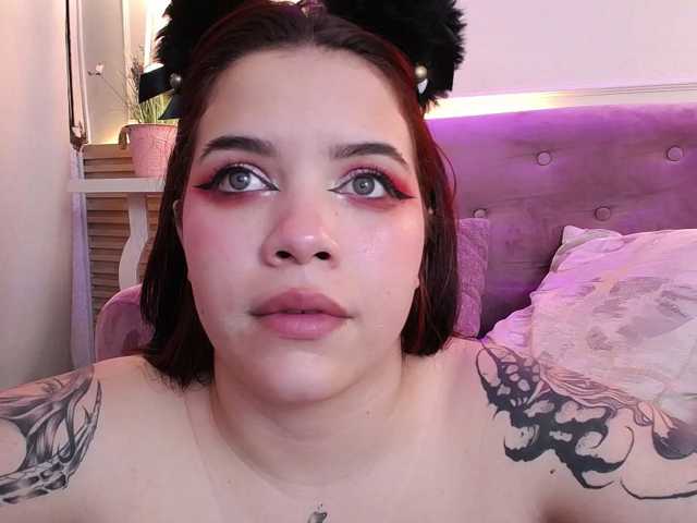 Annybutty live cam on BongaCams
