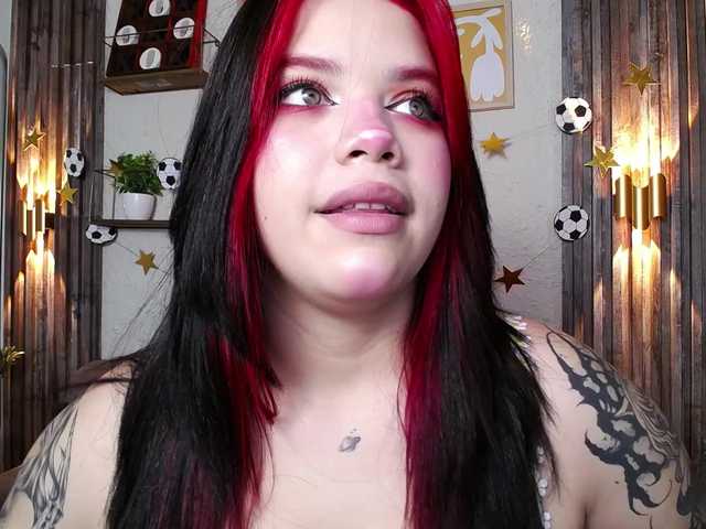 Annybutty live cam on BongaCams
