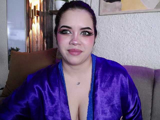 Annybutty live cam on BongaCams