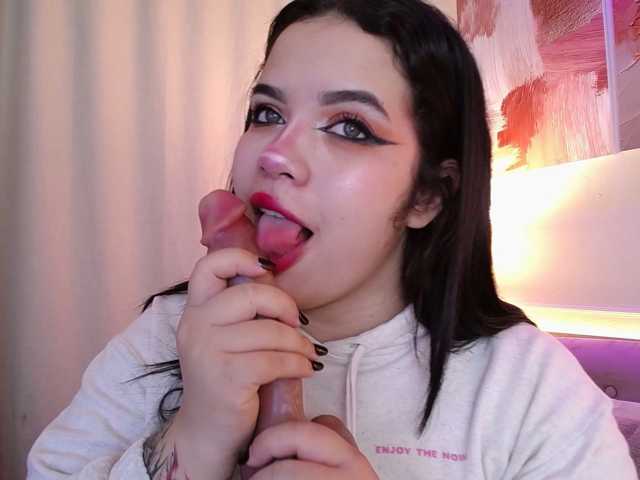 Annybutty live cam on BongaCams