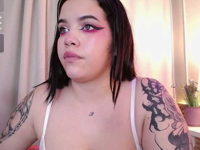 Annybutty live cam on BongaCams