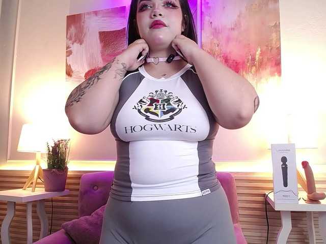 Annybutty live cam on BongaCams