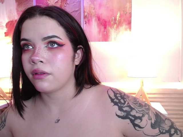 Annybutty live cam on BongaCams