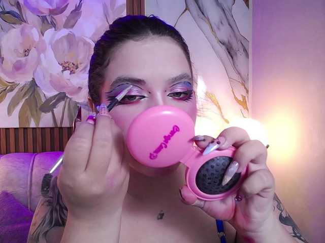 Annybutty live cam on BongaCams