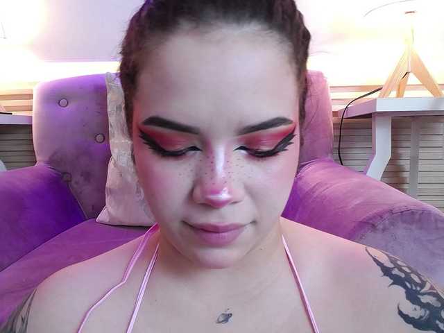 Annybutty live cam on BongaCams