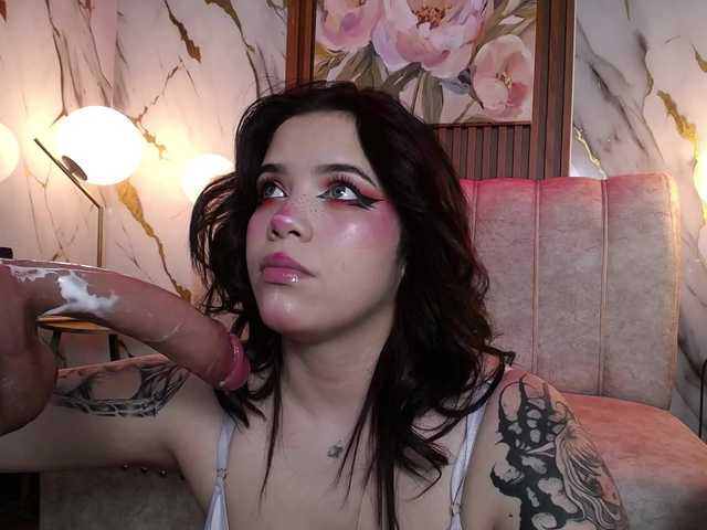 Annybutty live cam on BongaCams