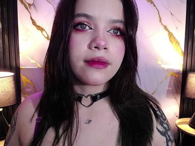 Annybutty live cam on BongaCams