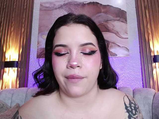 Annybutty live cam on BongaCams