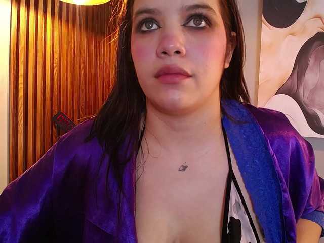 Annybutty live cam on BongaCams