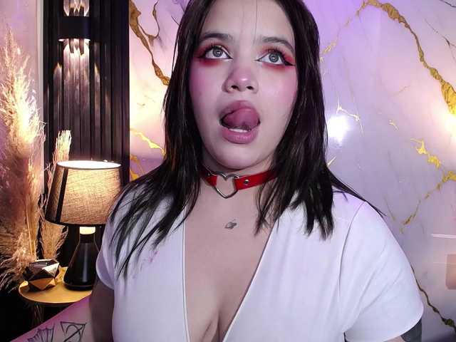 Annybutty live cam on BongaCams