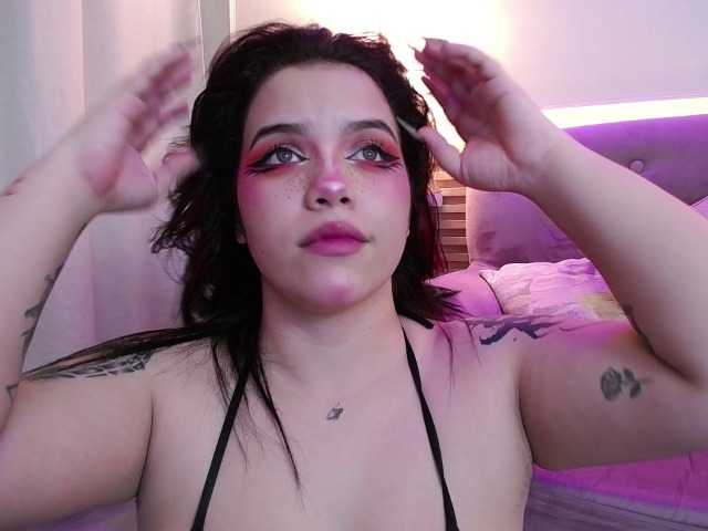 Annybutty live cam on BongaCams