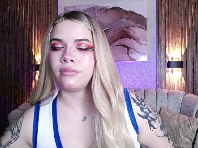 Annybutty live cam on BongaCams