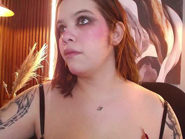 Annybutty live cam on BongaCams