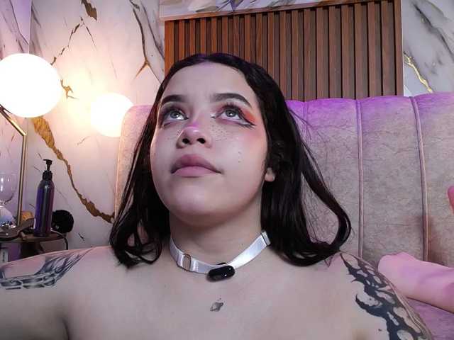 Annybutty live cam on BongaCams