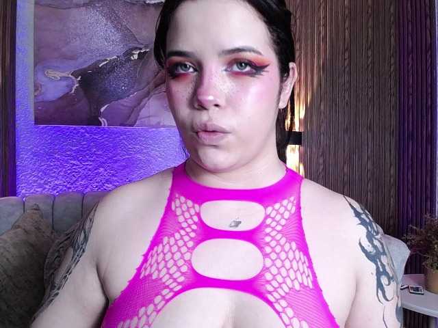 Annybutty live cam on BongaCams
