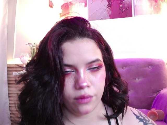 Annybutty live cam on BongaCams