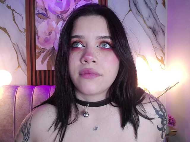 Annybutty live cam on BongaCams