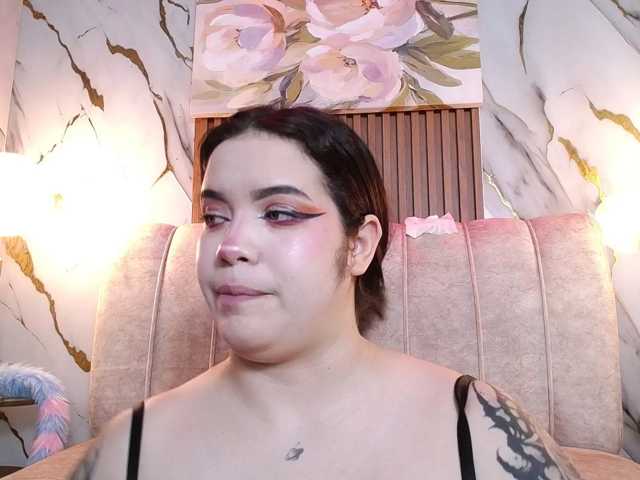 Annybutty live cam on BongaCams