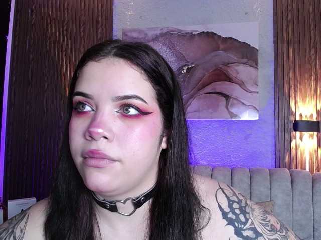 Annybutty live cam on BongaCams