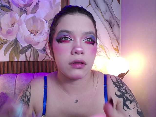 Annybutty live cam on BongaCams