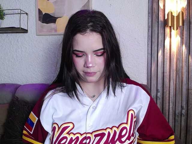 Annybutty live cam on BongaCams