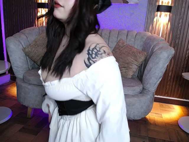 Annybutty live cam on BongaCams