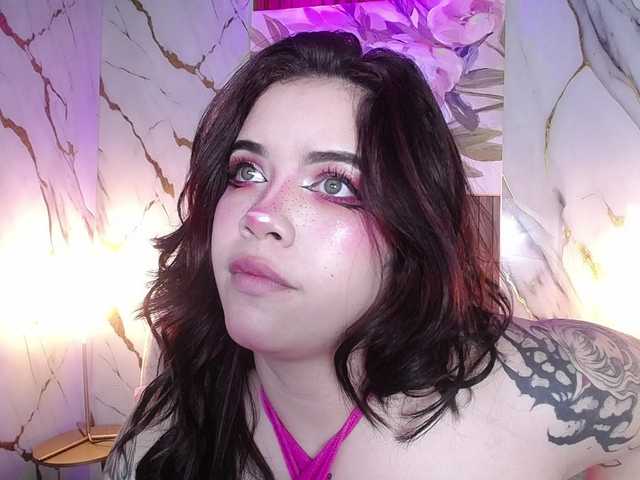 Annybutty live cam on BongaCams