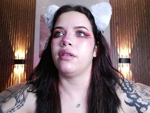 Annybutty live cam on BongaCams