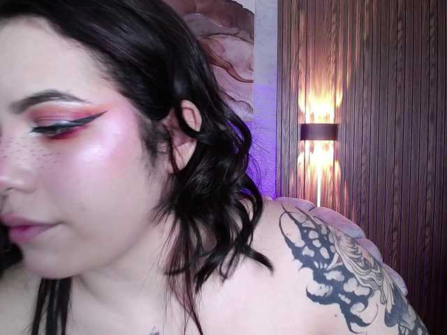 Annybutty live cam on BongaCams