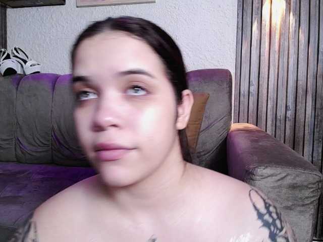 Annybutty live cam on BongaCams