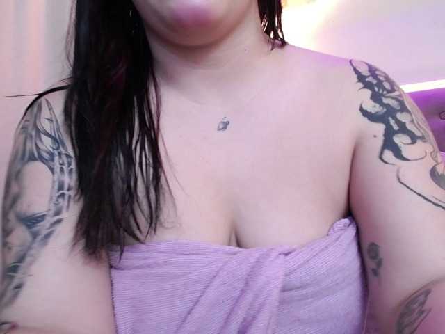 Annybutty live cam on BongaCams