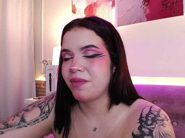 Annybutty live cam on BongaCams