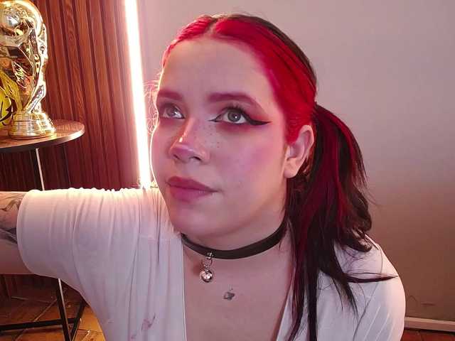 Annybutty live cam on BongaCams