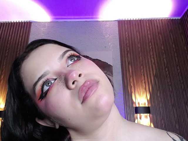 Annybutty live webcam show