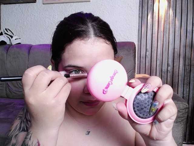 Annybutty live cam on BongaCams